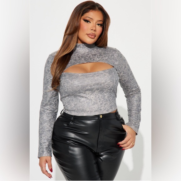 NWT- Fashion Nova- Wild Thoughts Suede Top - Grey/combo - Picture 4 of 8